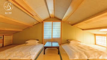 Japanese-style Suite, Garden View | Desk, laptop workspace, blackout drapes, soundproofing