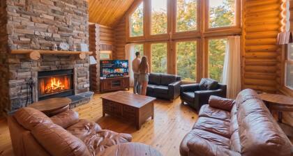 Fiddler Lake 72 | Private spa, pool table & Pool