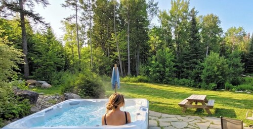 Fiddler Lake 72 | Private spa, pool table & Pool