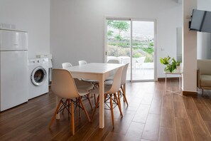 Dining - Holiday Home “La Casita” with Sea & Mountain Views, Wi-Fi, and Air Conditioning (El Carreton)