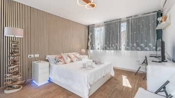 Iron/ironing board, WiFi, bed sheets