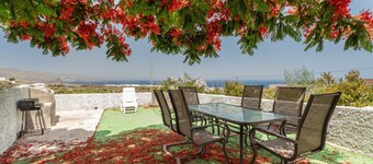 Holiday Home “La Villa” with Sea View, Wi-Fi and Air Conditioning