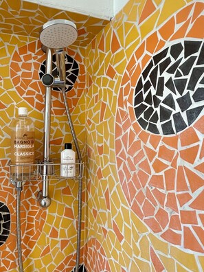 Shower, hair dryer, bidet, towels - Cozy Apartment Turin Center, Vanchiglia area (Torino)