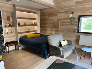 Room - Maison “Gîte Mimosas” with Terrace and Wi-Fi (Marzan)
