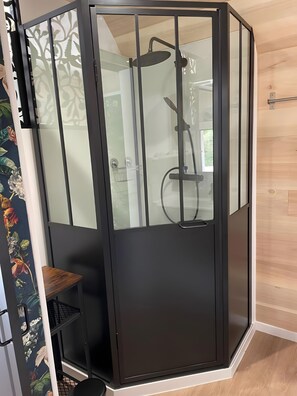 Bathroom - Maison “Gîte Mimosas” with Terrace and Wi-Fi (Marzan)