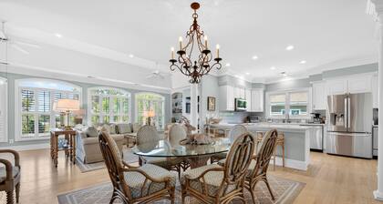 DeBordieu getaway with screened porches, deck & community pool
