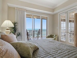 3 bedrooms, iron/ironing board, free WiFi, bed sheets - Waterfront 3BR/3BA Marco Island condo with heated pool and Wi-Fi. (Marco Island)