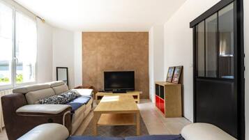 110-cm LED TV with cable channels