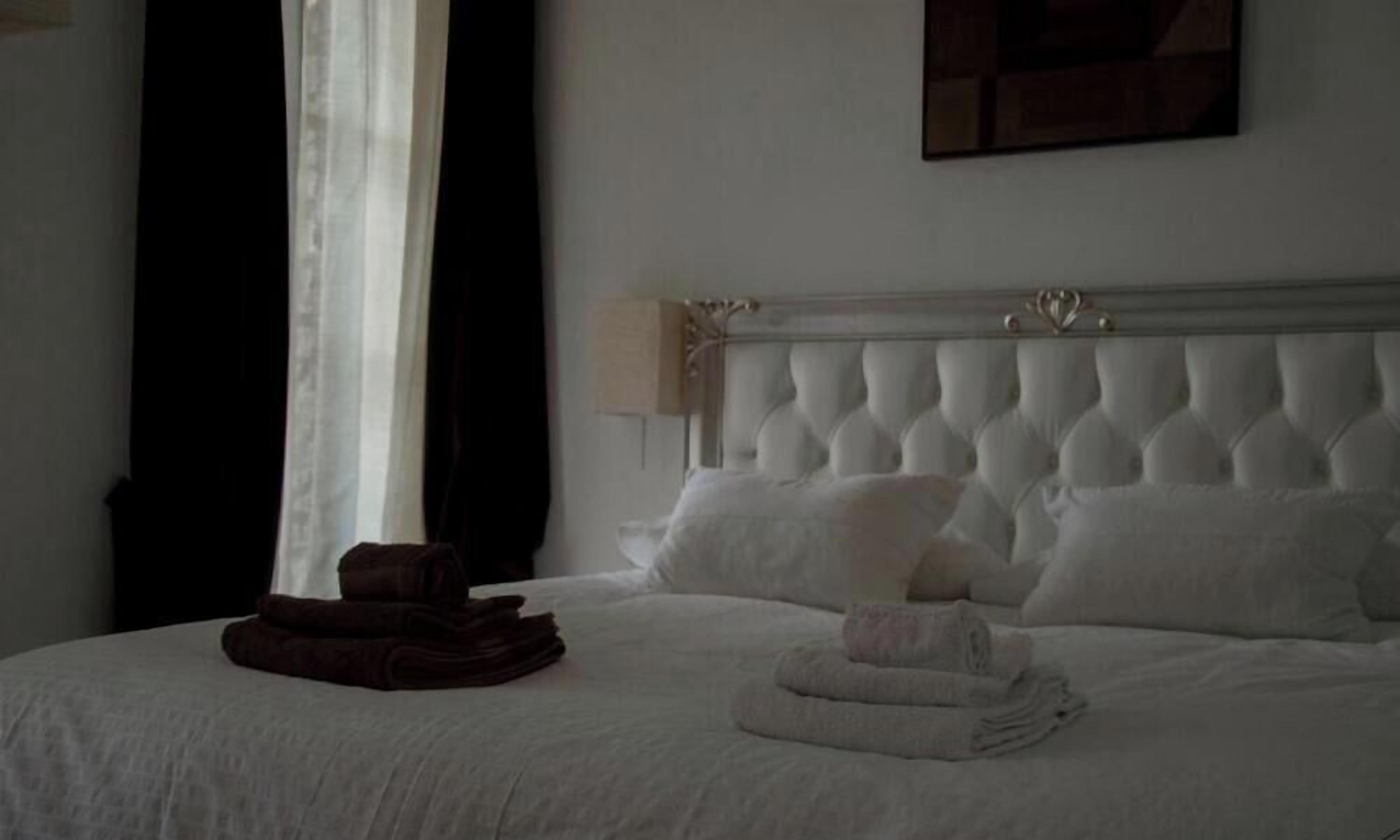 Small Double Room | Accès au Wi-Fi (inclus)