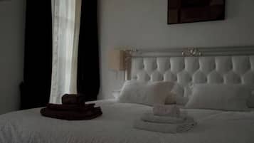 Small Double Room | Accès au Wi-Fi (inclus)