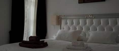 Small Double Room | WiFi (無料)