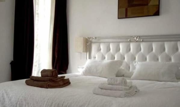 Small Double Room | Accès au Wi-Fi (inclus)