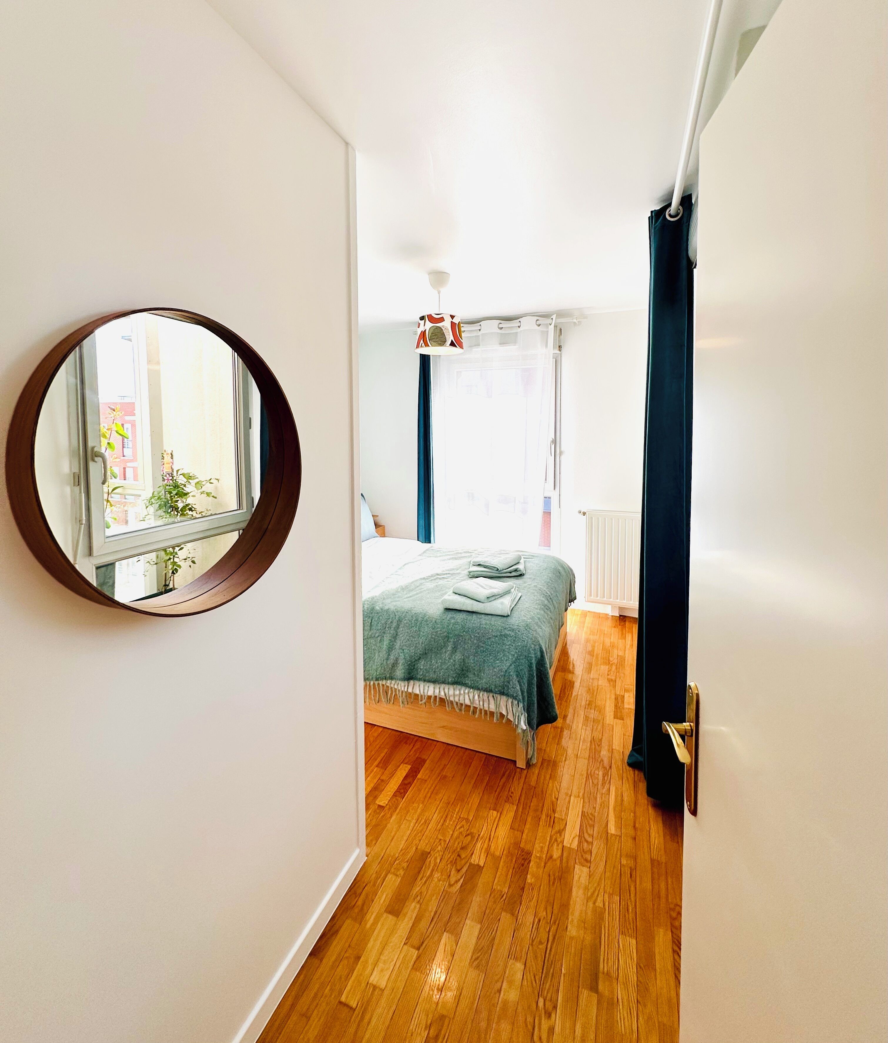 1 habitación, escritorio, tabla de planchar con plancha y wifi gratis 