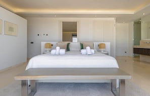 Bügeleisen/Bügelbrett, Reisekinderbett, kostenloses WLAN, Bettwäsche