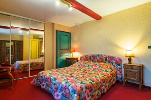 2 chambres, fer et planche à repasser, Wi-Fi, draps fournis