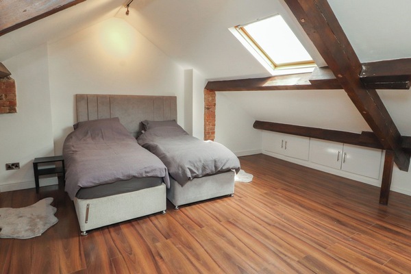 Cottage | 4 bedrooms, WiFi (free), individually decorated, individually furnished