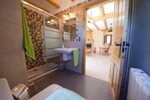 Dusche, Haartrockner, Handtücher