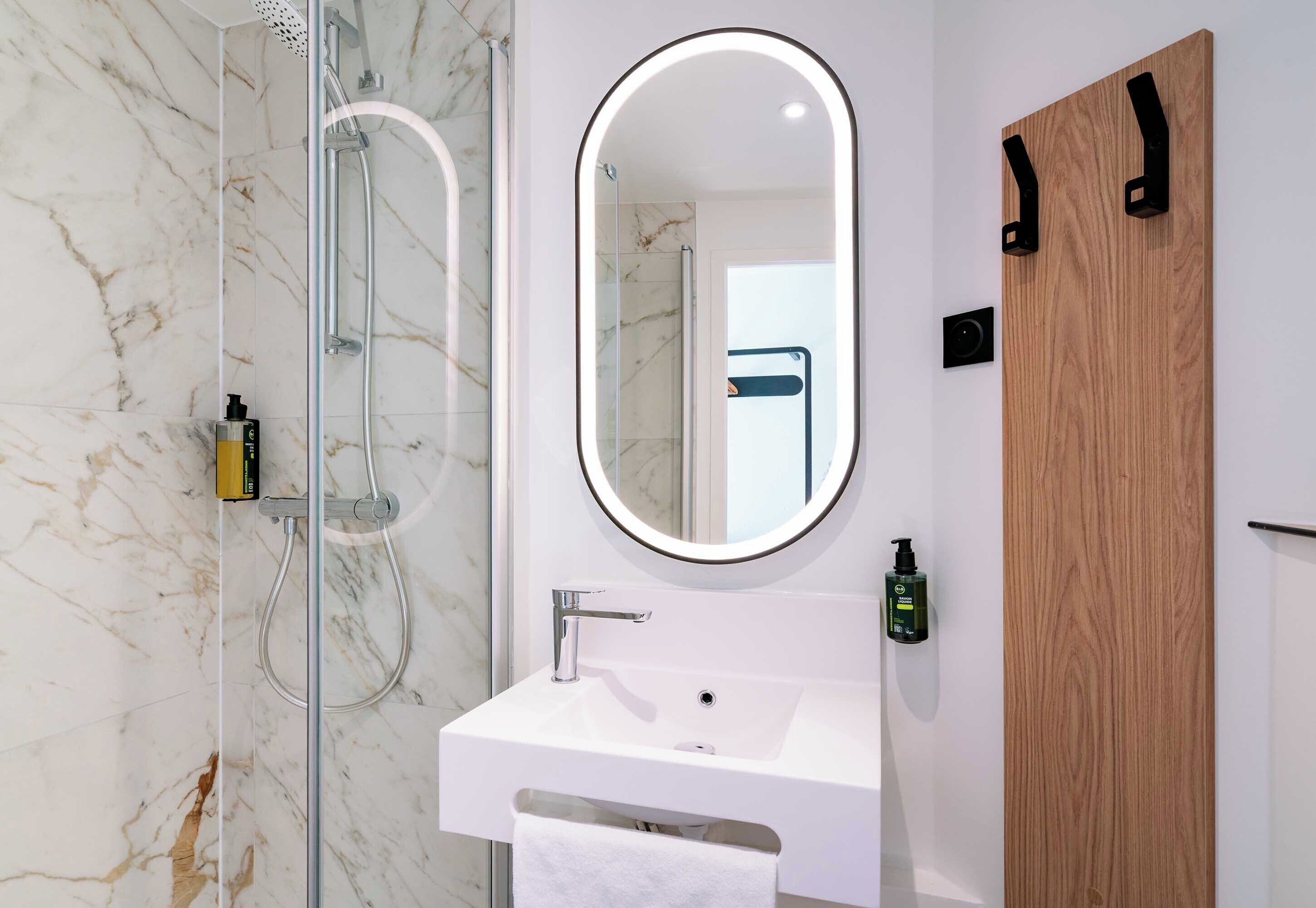 Shower, towels