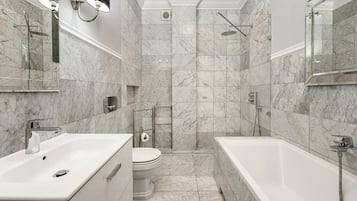 Family Apartment | Bathroom