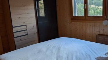 3 Schlafzimmer, Reisekinderbett, kostenloses WLAN, Bettwäsche