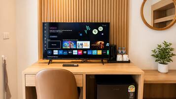 Superior Double Room, Balcony | Television