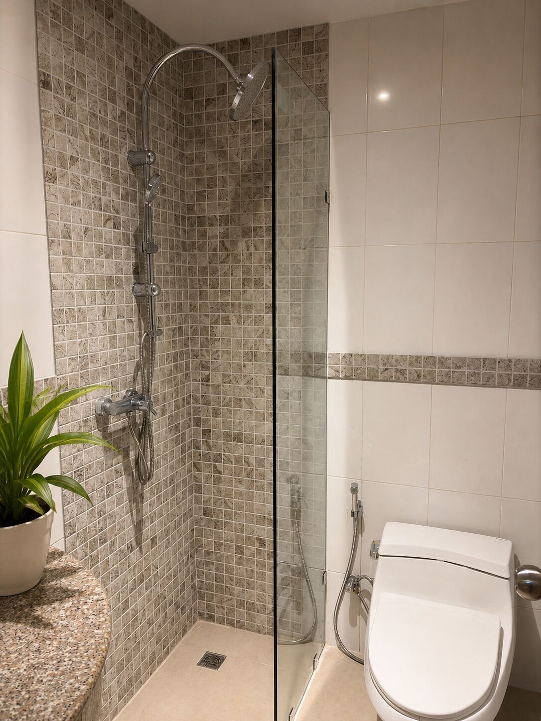 Superior Single Room, Balcony | Bathroom | Shower, hair dryer, towels, soap