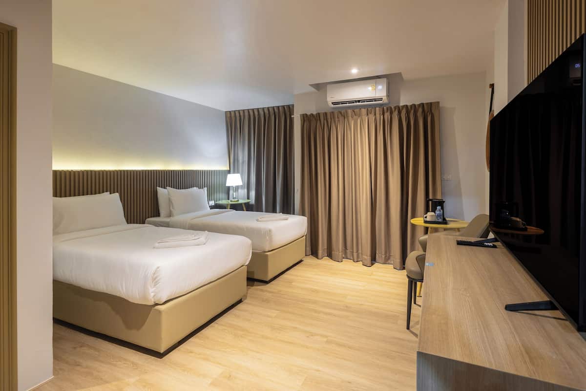 Superior Twin Room | In-room safe, desk, laptop workspace, free WiFi