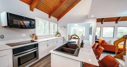 Treehouse style home near lake Norwood