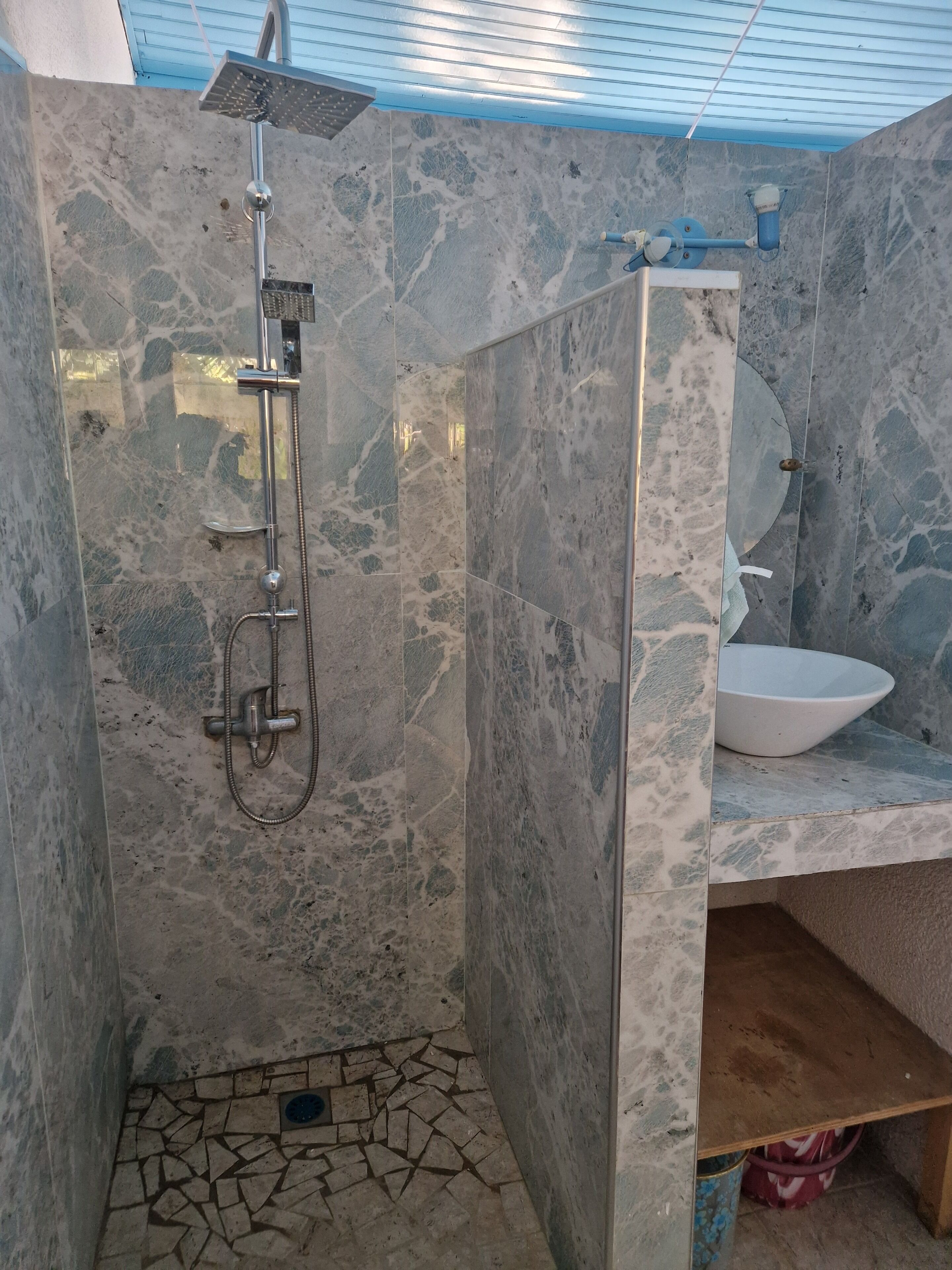 Dusche, Haartrockner, Bidet, Handtücher