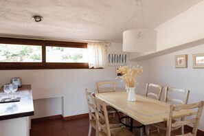 Appartement Duplex, vue mer | Cuisine privée | Machine à expresso, cafetière/bouilloire, bouilloire électrique