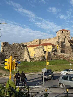 Point of interest - Castra Garden Thessaloniki near Eptapyrgion close to center & highway access. (Agios Pavlos)