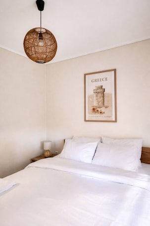 1 bedroom, iron/ironing board, WiFi, bed sheets. Castra Garden Thessaloniki near Eptapyrgion close to center & highway access.