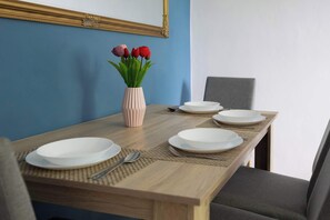 Dining - Cozy Apartment for Friends | Great Location Close to the Metro (Warszawa)