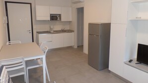 Apartemen, 3 kamar tidur, teras | Interior