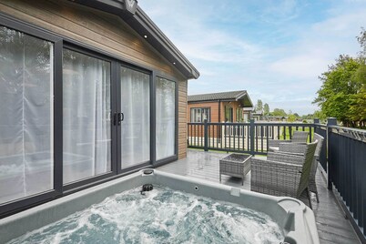 Host & Stay | OAK16 Rose Lodge