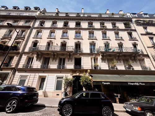 Luxury 4BR Apartment – Arc de Triomphe