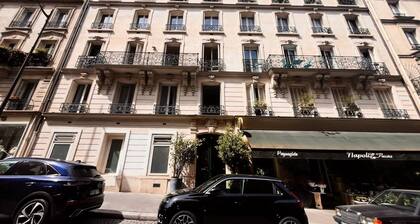 Luxury 4BR Apartment – Arc de Triomphe
