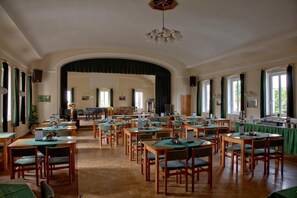 Dining - U Zeleného stromu (Děčín)