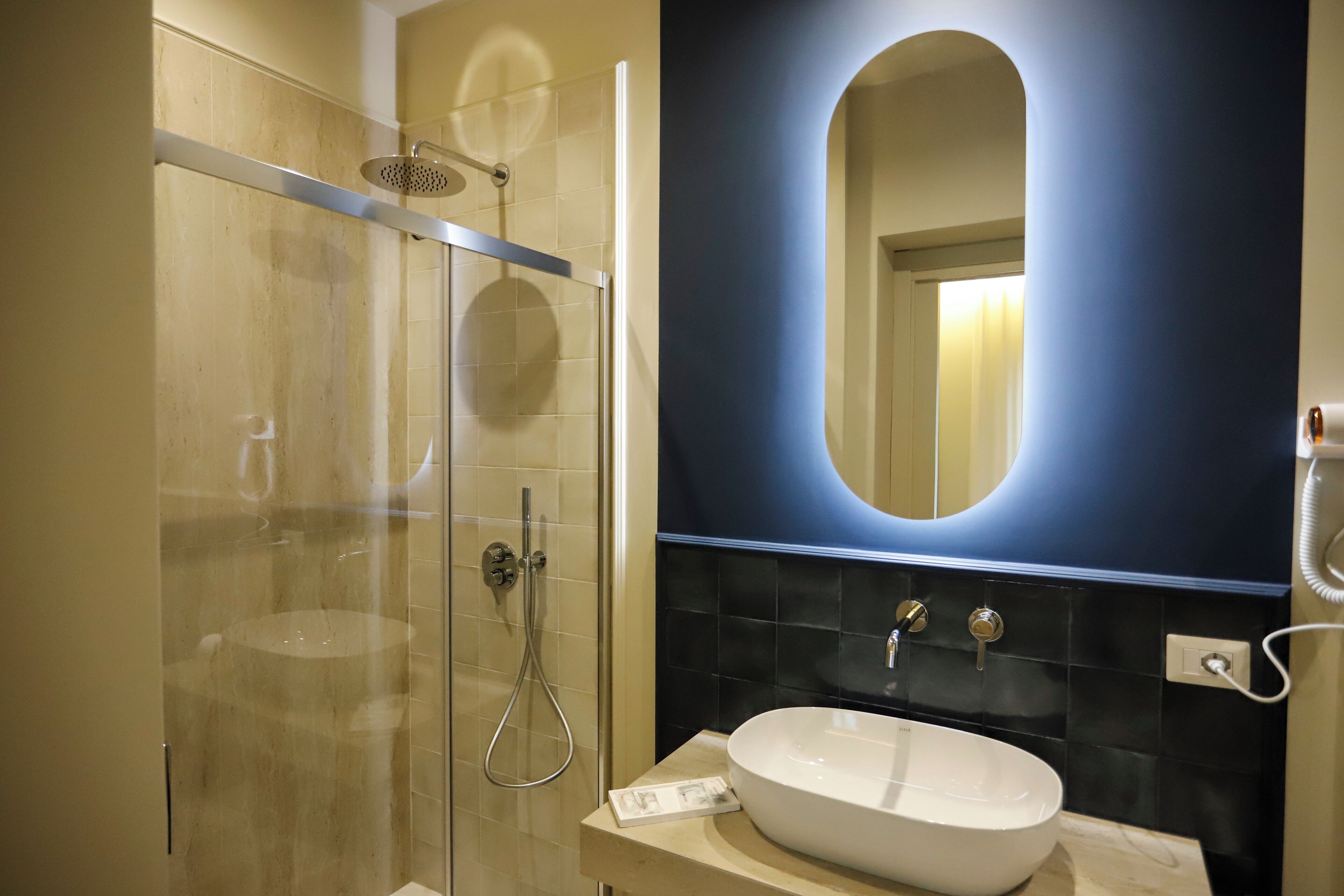 102- Camera matrimoniale Deluxe con veranda e vista mare | Baño | Regadera, secadora de cabello, toallas, jabón 