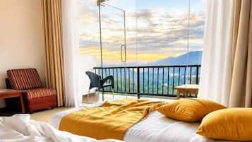 Desk, blackout drapes, iron/ironing board, free WiFi