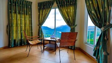 Standard Double Room, River View | Interior
