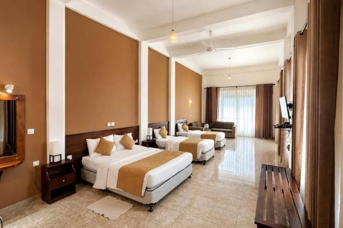 Habitación familiar, balcón, vista a la montaña | Ropa de cama de alta calidad, camas con efecto memoria y minibar