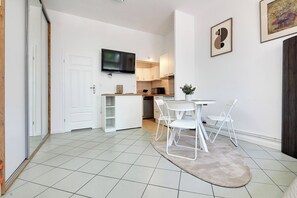 Estudi | Planxa i posts de planxar i wifi gratuïta 