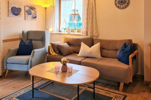 Ruhig gelegene Ferienwohnung Hochkalter mit Balkon und Bergblick