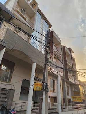 Exterior - Gopal Dham (Mathura)