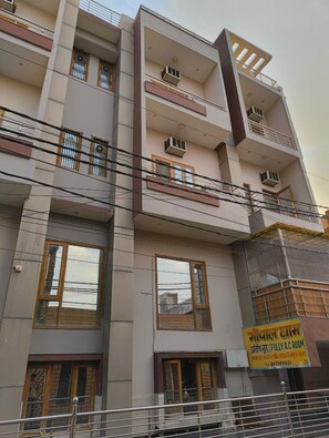 Exterior - Gopal Dham (Mathura)