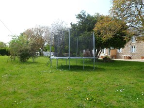 Children’s area - A superb, south-facing farmhouse surrounded by a 6,000 m² private park. (Vannes)