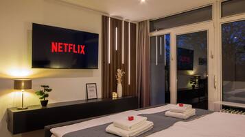 1 bedroom, desk, free WiFi, bed sheets