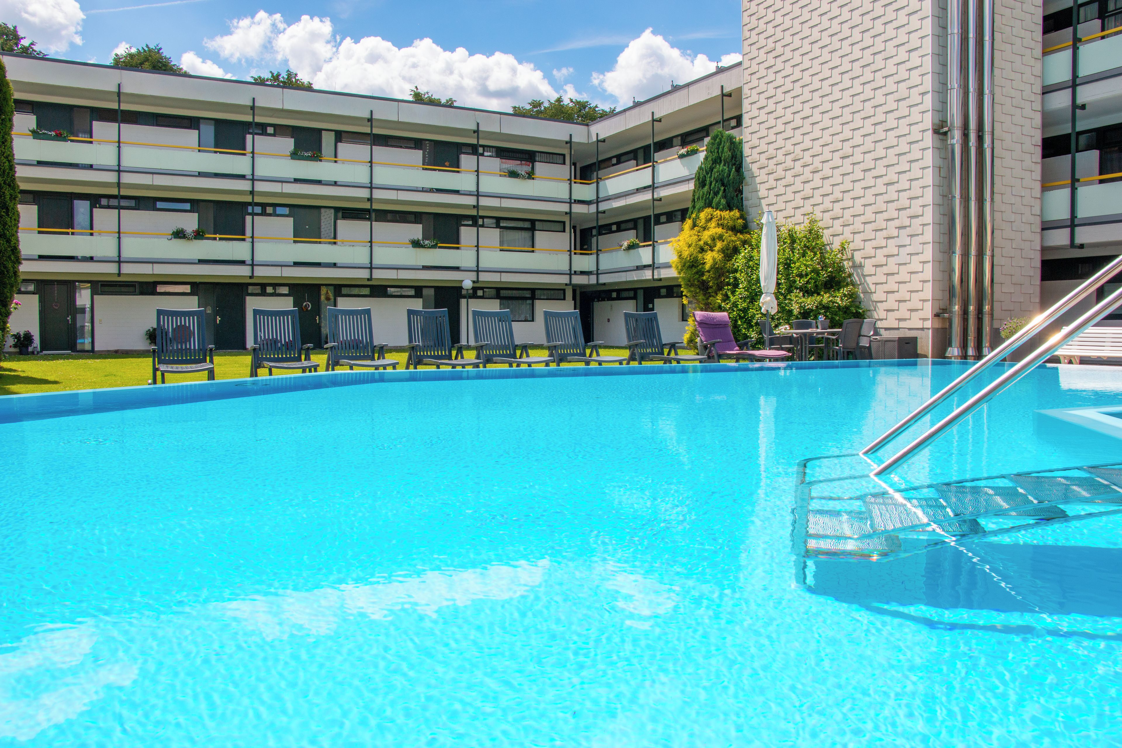 Einfach entspannen oder ein paar Bahnen schwimmen - dank Pool im Sommer möglich