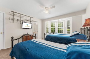 2 bedrooms, individually decorated, individually furnished